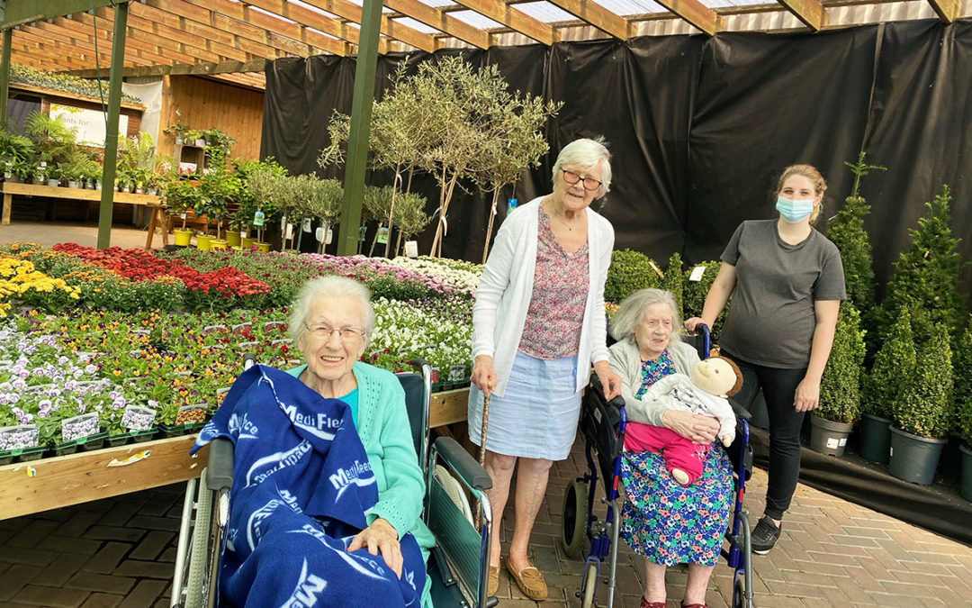 Abbotsleigh Care Home residents enjoy Garden Centre visit