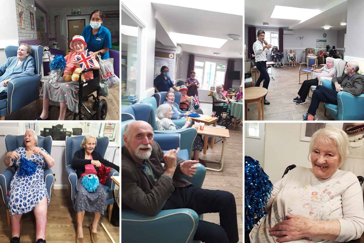 Abbotsleigh Care Home residents enjoying a musical afternoon with Kevin Walsh